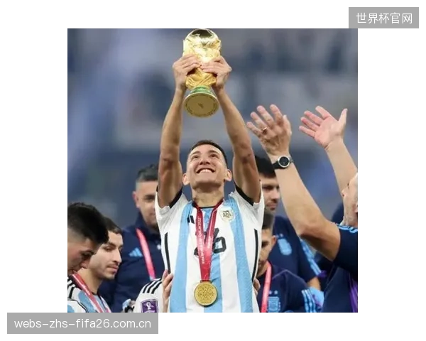 右后卫莫利纳的攻防平衡能力,是阿根廷右路走廊攻防转换效率的关键一环。 右后卫莫利纳的攻防平衡能力,是阿根廷右路走廊攻防转换效率的关键一环。